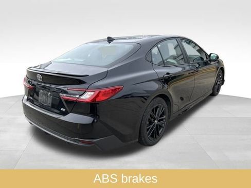 Used 2025 Toyota Camry SE image 8