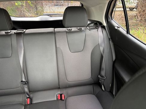 Used 2025 Buick Encore GX Preferred image 37