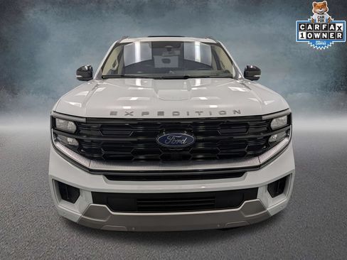 Used 2025 Ford Expedition Platinum AWD/4WD image 2