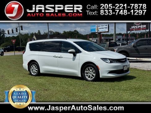 Used 2021 Chrysler Voyager Lxi FWD image 1