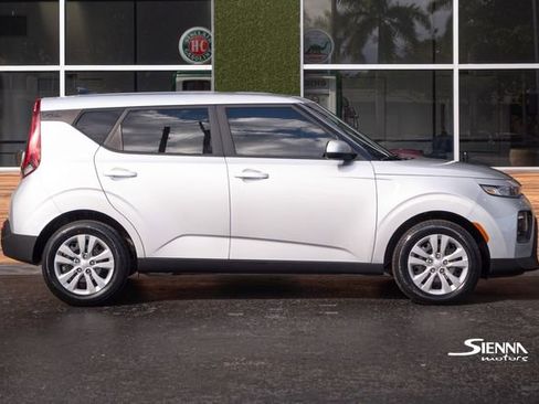 Used 2020 Kia Soul LX image 5