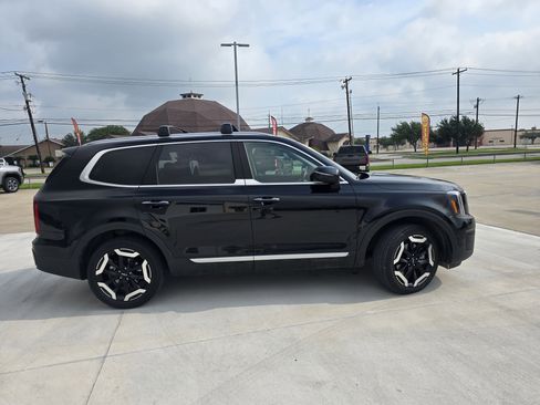 Used 2025 Kia Telluride S AWD/4WD image 2