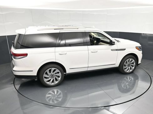 Used 2024 Lincoln Navigator Premiere AWD/4WD image 49