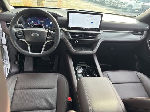 Certified 2025 Ford Explorer Platinum w/ LUX Leather Package image 26