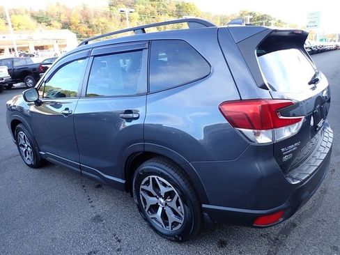 Used 2020 Subaru Forester Premium image 3