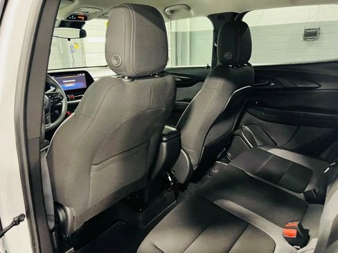 Used 2025 Chevrolet TrailBlazer LS w/ LS Convenience Package FWD image 23