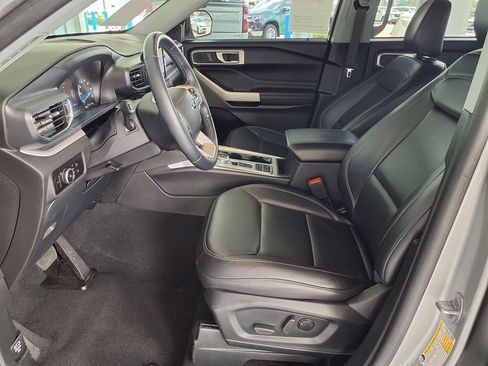 Used 2023 Ford Explorer XLT w/ Equipment Group 202A RWD image 20