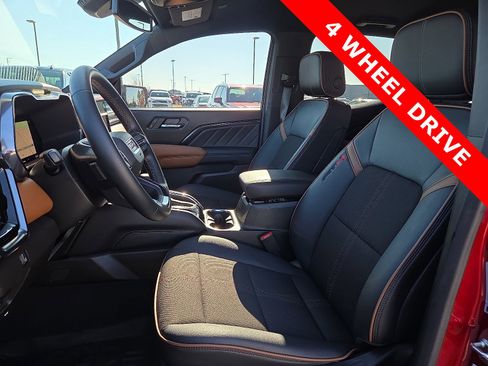 Used 2024 GMC Canyon AT4 w/ Technology Package image 15