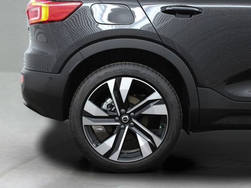 New 2026 Volvo XC40 B5 Plus w/ Climate Package AWD/4WD image 12