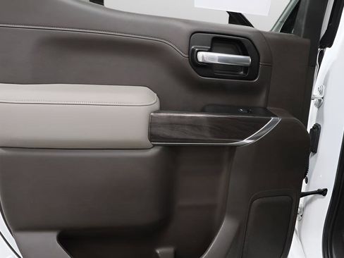 Used 2019 Chevrolet Silverado 1500 LTZ w/ LTZ Convenience Package AWD/4WD image 25