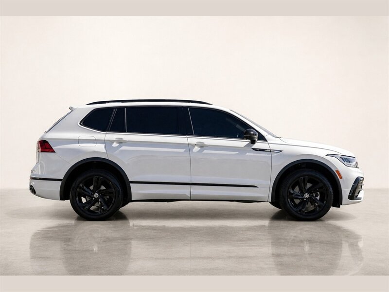 Used 2023 Volkswagen Tiguan SE R-Line FWD image 4
