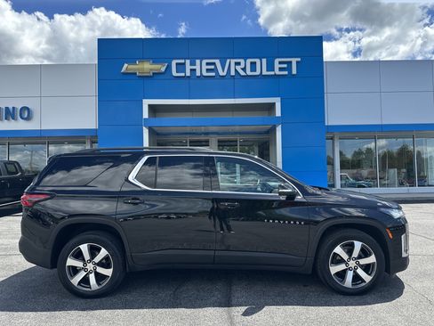 Certified 2023 Chevrolet Traverse LT w/ LT Premium Package AWD/4WD image 1