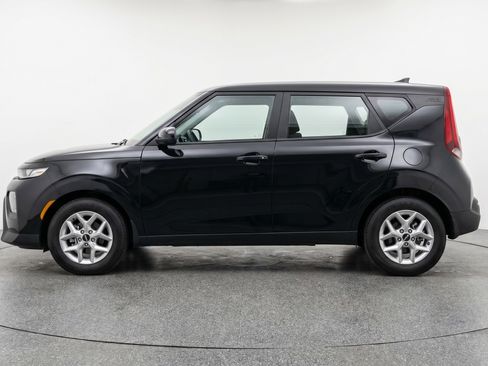 Used 2025 Kia Soul LX w/ LX Technology Package FWD image 5