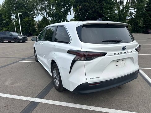 Used 2025 Toyota Sienna LE AWD/4WD image 7