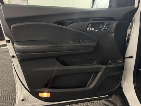 Used 2020 Honda Pilot Touring image 5