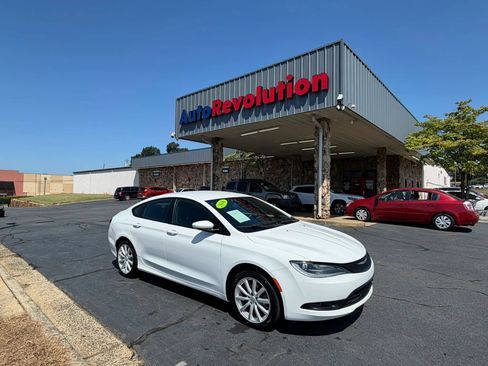 Used 2016 Chrysler 200 S FWD image 1