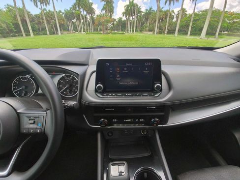 Used 2024 Nissan Rogue SV FWD image 10