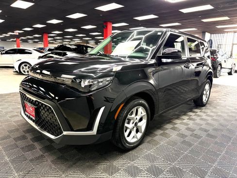 Used 2023 Kia Soul LX w/ Option Group 015 FWD image 7