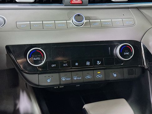 Used 2025 Hyundai Elantra SEL FWD image 24