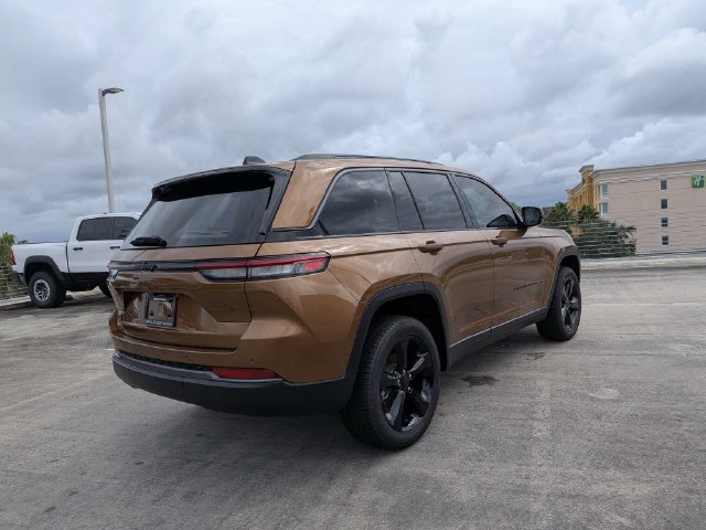 New 2026 Jeep Grand Cherokee Limited w/ Limited Altitude Package AWD/4WD image 4