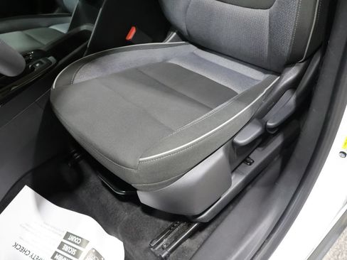 Used 2025 Chevrolet TrailBlazer LT AWD/4WD image 12