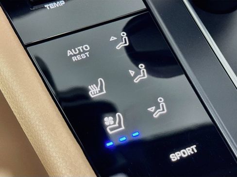 Certified 2023 Porsche Macan AWD/4WD image 21