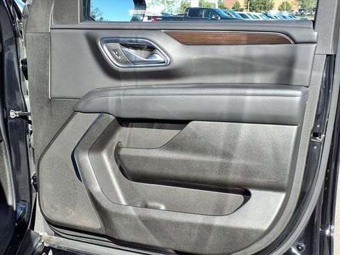 Used 2024 GMC Yukon XL SLE image 11