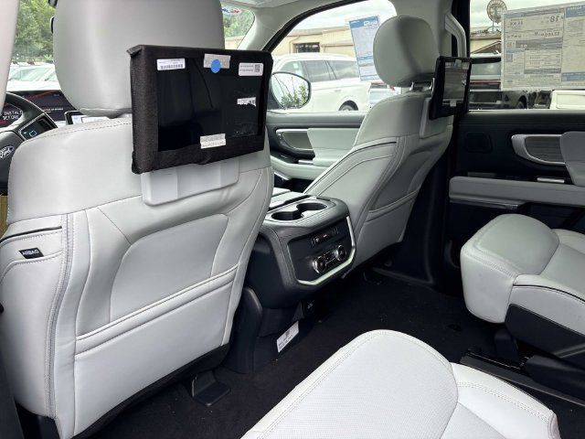New 2027 Ford Expedition Platinum w/ Platinum Ultimate Package AWD/4WD image 16