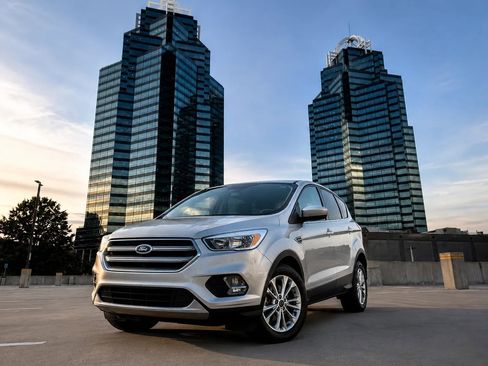 Used 2017 Ford Escape SE FWD image 1