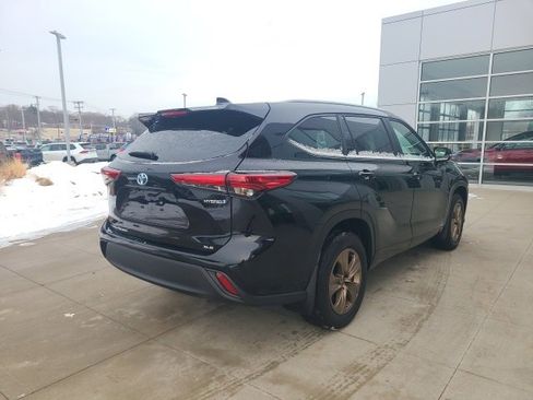 Used 2023 Toyota Highlander Bronze Edition image 8