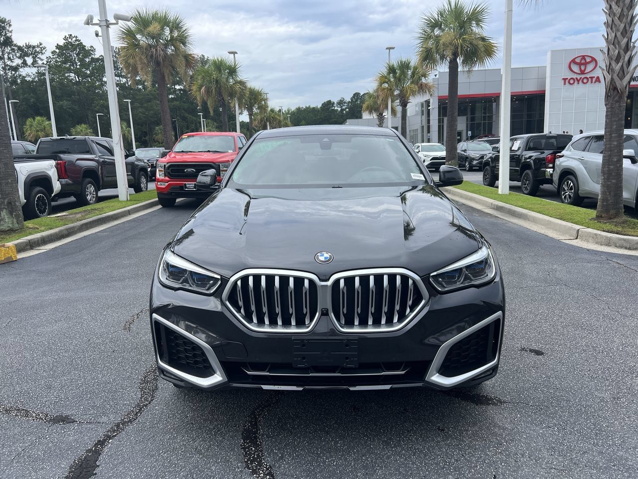 Used 2021 BMW X6 xDrive40i w/ Executive Package AWD/4WD image 3