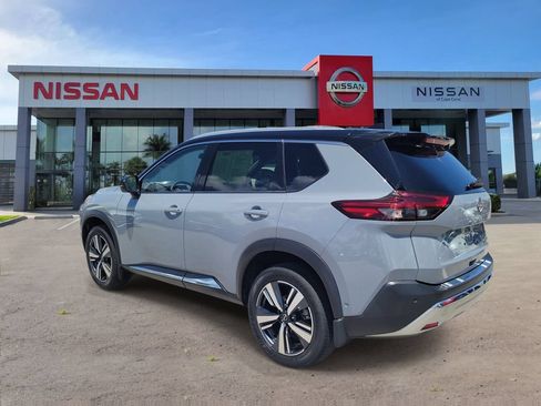 Used 2023 Nissan Rogue Platinum w/ Platinum Premium Package FWD image 4