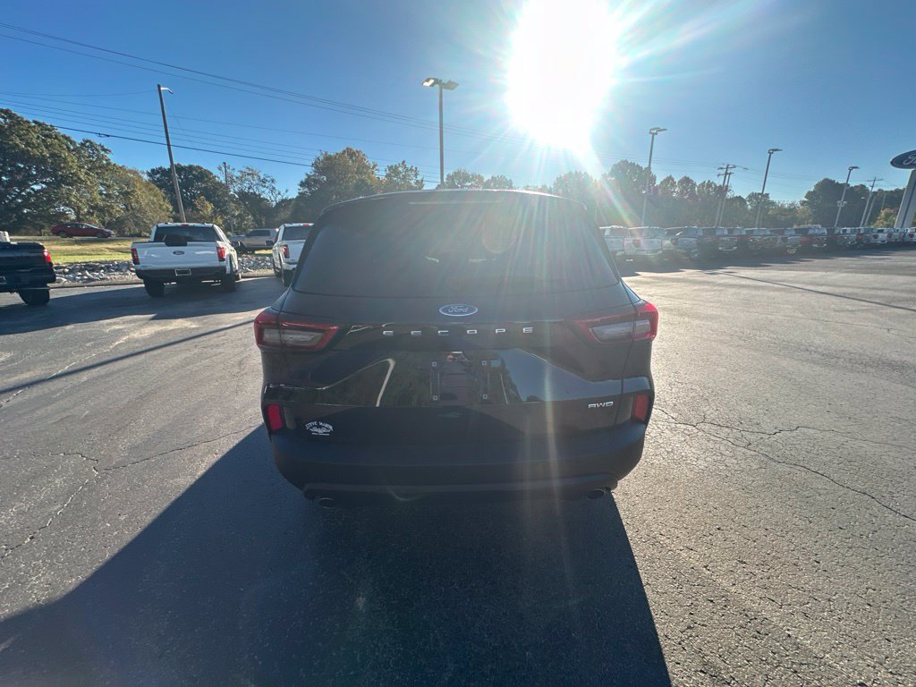 Used 2025 Ford Escape ST-Line AWD/4WD image 5