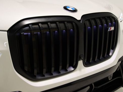 Used 2024 BMW X7 M60i image 27