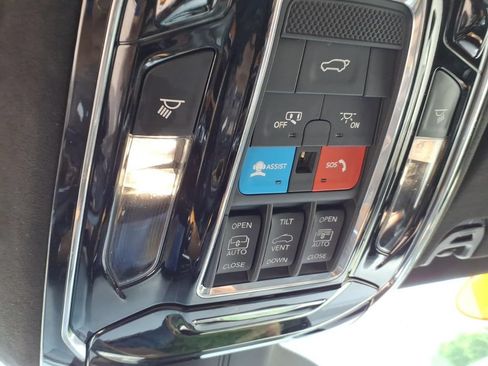 Used 2024 Jeep Grand Wagoneer L Series III AWD/4WD image 31
