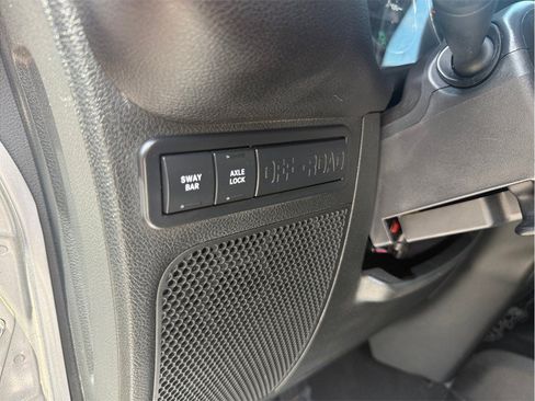 Used 2015 Jeep Wrangler Unlimited Rubicon w/ Connectivity Group AWD/4WD image 44