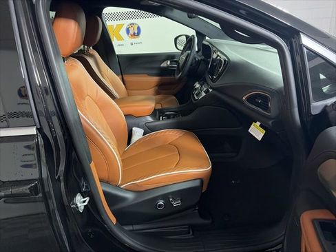 New 2026 Chrysler Pacifica Pinnacle AWD/4WD image 16