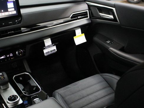 New 2025 Mitsubishi Outlander SE image 22