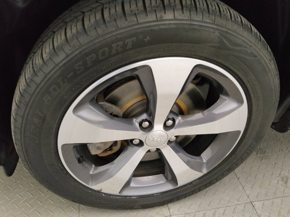 Used 2019 Jeep Cherokee Limited FWD image 31