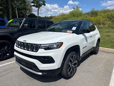 Used 2025 Jeep Compass Limited w/ Elite Group AWD/4WD image 2