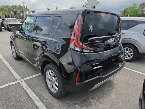 Certified 2025 Kia Soul LX w/ LX Technology Package FWD image 3