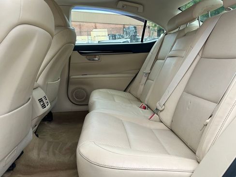 Used 2015 Lexus ES 350 w/ Luxury Package FWD image 12