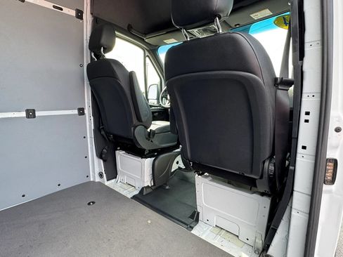 Used 2024 Mercedes-Benz Sprinter 2500 image 18