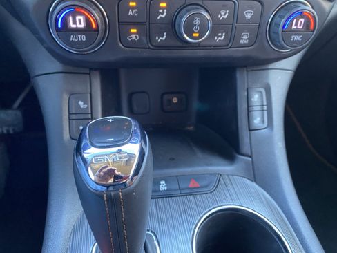 Used 2019 GMC Acadia SLT image 29