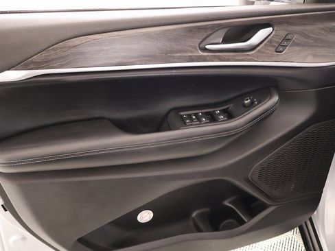 Used 2024 Jeep Grand Cherokee L Limited w/ Luxury Tech Group II image 19