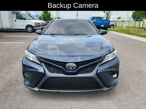 Used 2018 Toyota Camry SE w/ Moonroof Package FWD image 2
