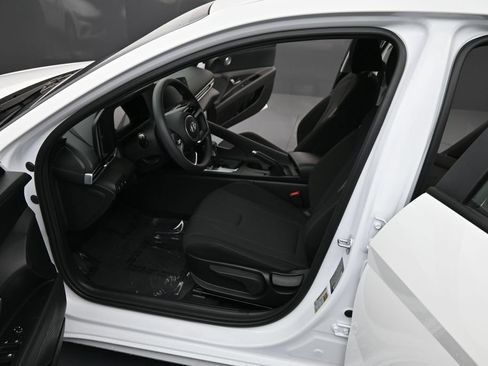 Certified 2026 Hyundai Elantra SE FWD image 12