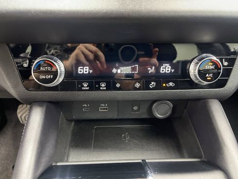 Used 2024 Mitsubishi Outlander SE Black Edition image 16