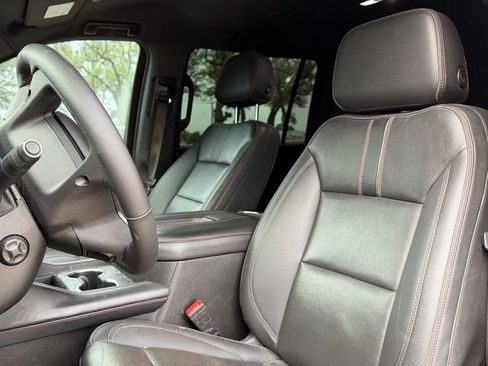 Used 2022 Chevrolet Suburban RST w/ Luxury Package AWD/4WD image 8