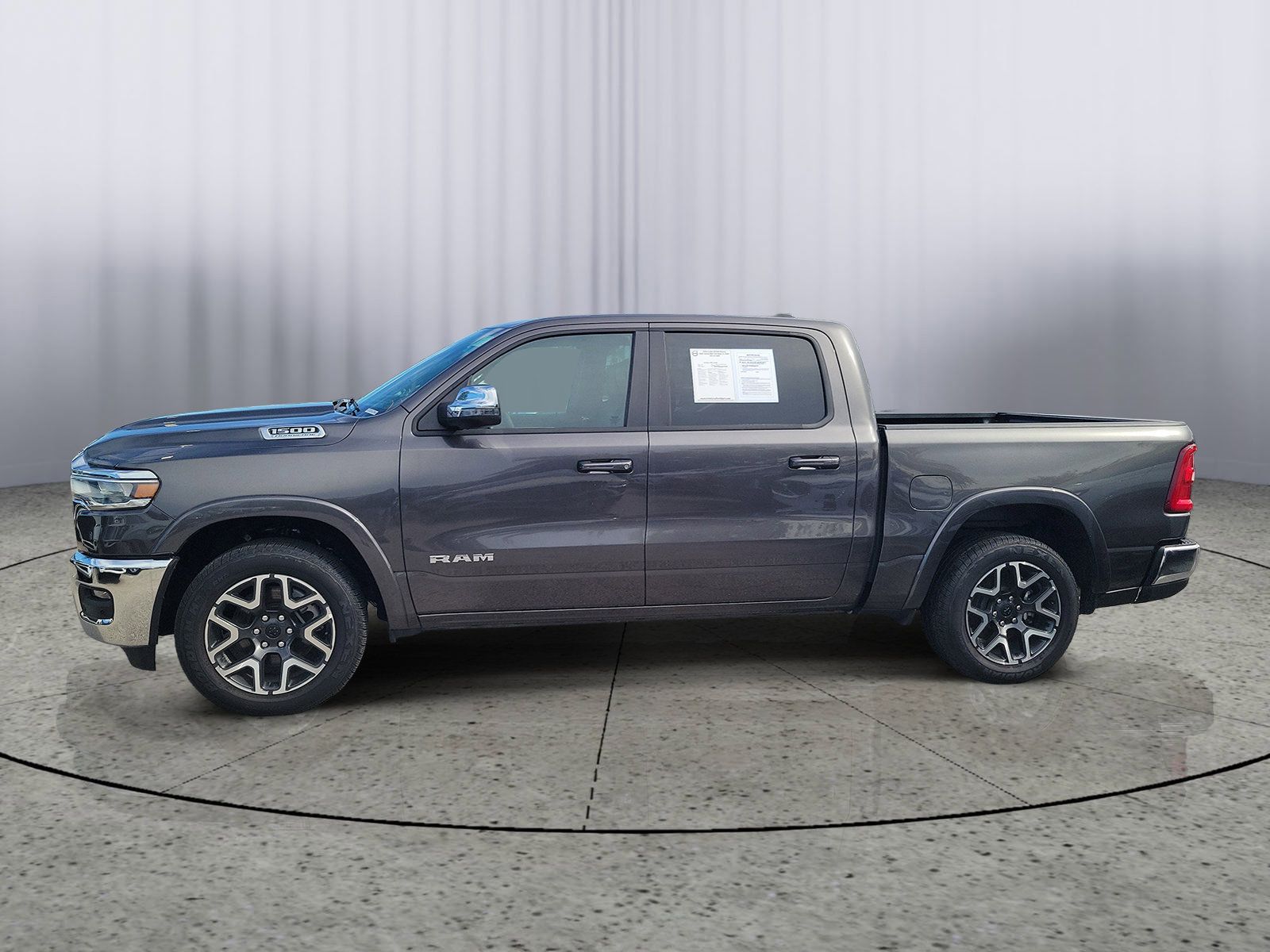 Used 2026 RAM 1500 Laramie AWD/4WD image 4